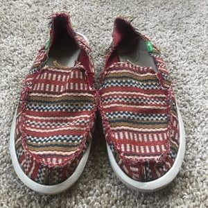 Sanuk slip on pattern shoes